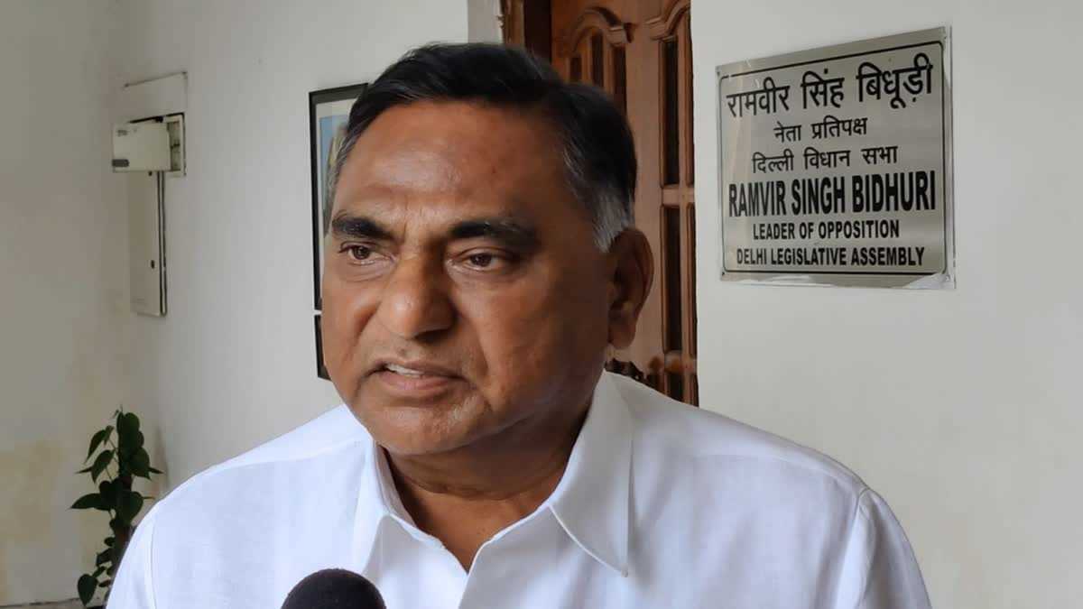 केजरीवाल को जनता अदालत बूंद-बूंद पानी के लिए तरसते लोगों की झुग्गियों में लगानी चाहिए : रामवीर सिंह बिधूड़ी